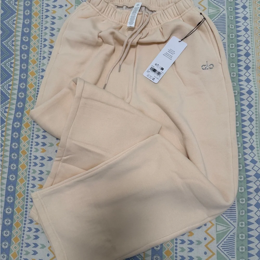 ALO Yoga Full Zip Hoodie And Sweatpant Set Oat Milk Size S